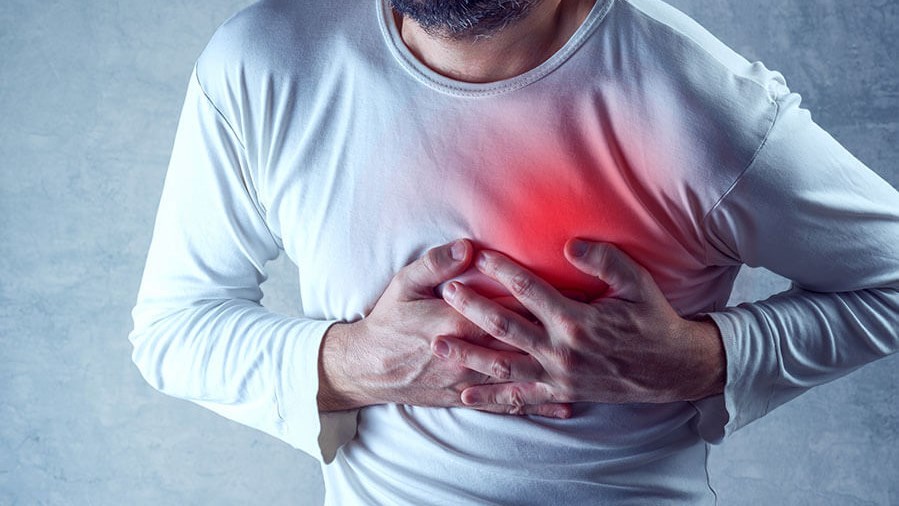 Chest pain can be a sign of a serious heart condition that requires immediate medical attention. Learn about the emergency symptoms and when to go to the ER for heart problems in this comprehensive guide.